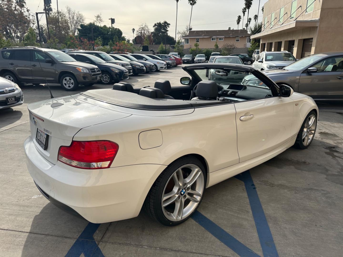 2011 WHITE /Black BMW 1-Series 135i Convertible (WBAUN7C56BV) with an 3.0L L6 DOHC 24V engine, Automatic transmission, located at 30 S. Berkeley Avenue, Pasadena, CA, 91107, (626) 248-7567, 34.145447, -118.109398 - Experience the Ultimate Driving Pleasure: 2011 BMW 135i Convertible Now Available in Pasadena, CA Discover the thrill of open-air driving with the 2011 BMW 135i Convertible, a perfect blend of luxury and performance, now featured at our BHPH dealership in Pasadena, CA. This exquisite convertible - Photo#20